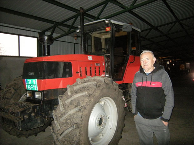 Рођен је на обронцима Грмеча, а данас Мујо срећно оре војвођанске њиве: Живот Пере Латиновића између сиромашног босанског села и богатства У Банату